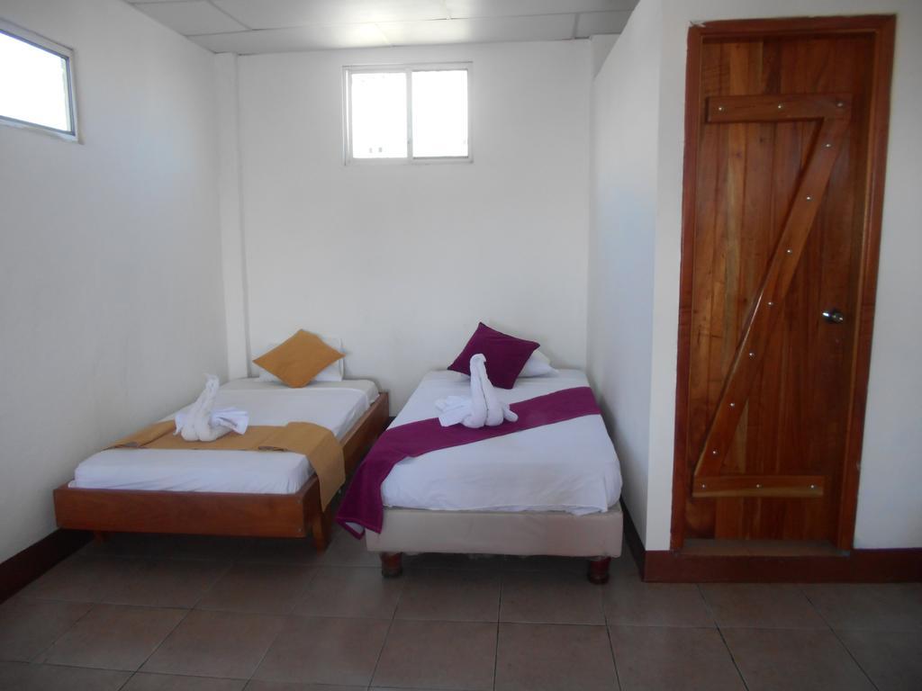 El Descanso Del Petrel Puerto Ayora  Luaran gambar
